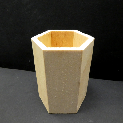 Pot à crayons en bois hexagonal 