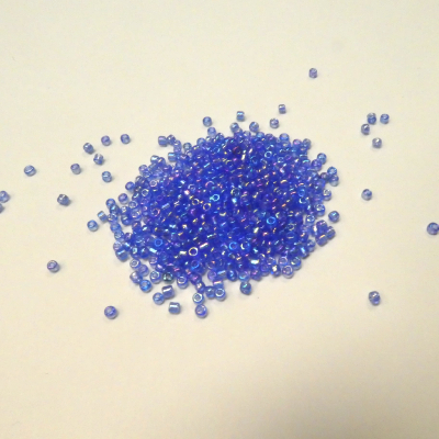 Perles de rocaille bleues 2 mm