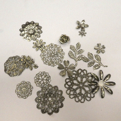 Décorations en métal STAMPERIA floral