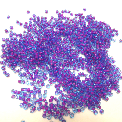 Perles de rocailles bleues 2 mm
