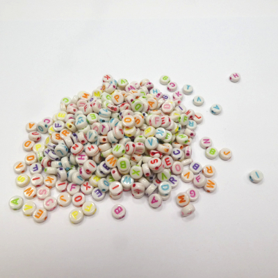 Lot de perles alphabet colorées